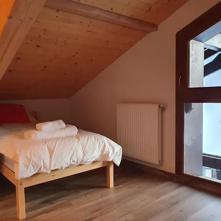 Le Clos B11 - 3 Bedroom 5 Minutes Walk To The Square *