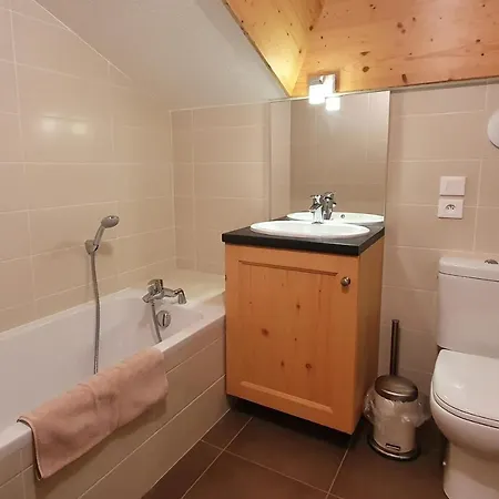 Le Clos B11 - 3 Bedroom 5 Minutes Walk To The Square